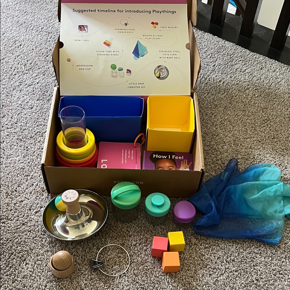 Lovevery play kit The Explorer 9-10 months